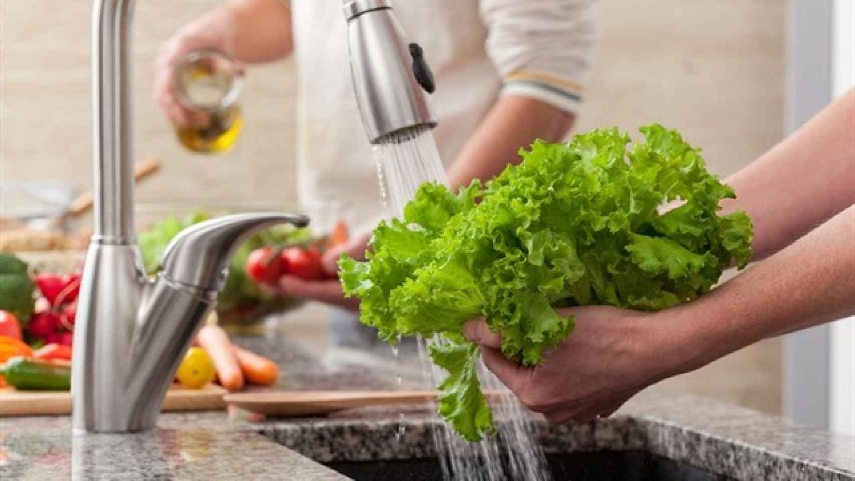 Lejía alimentaria para desinfectar los alimentos sin dañar nuestra salud