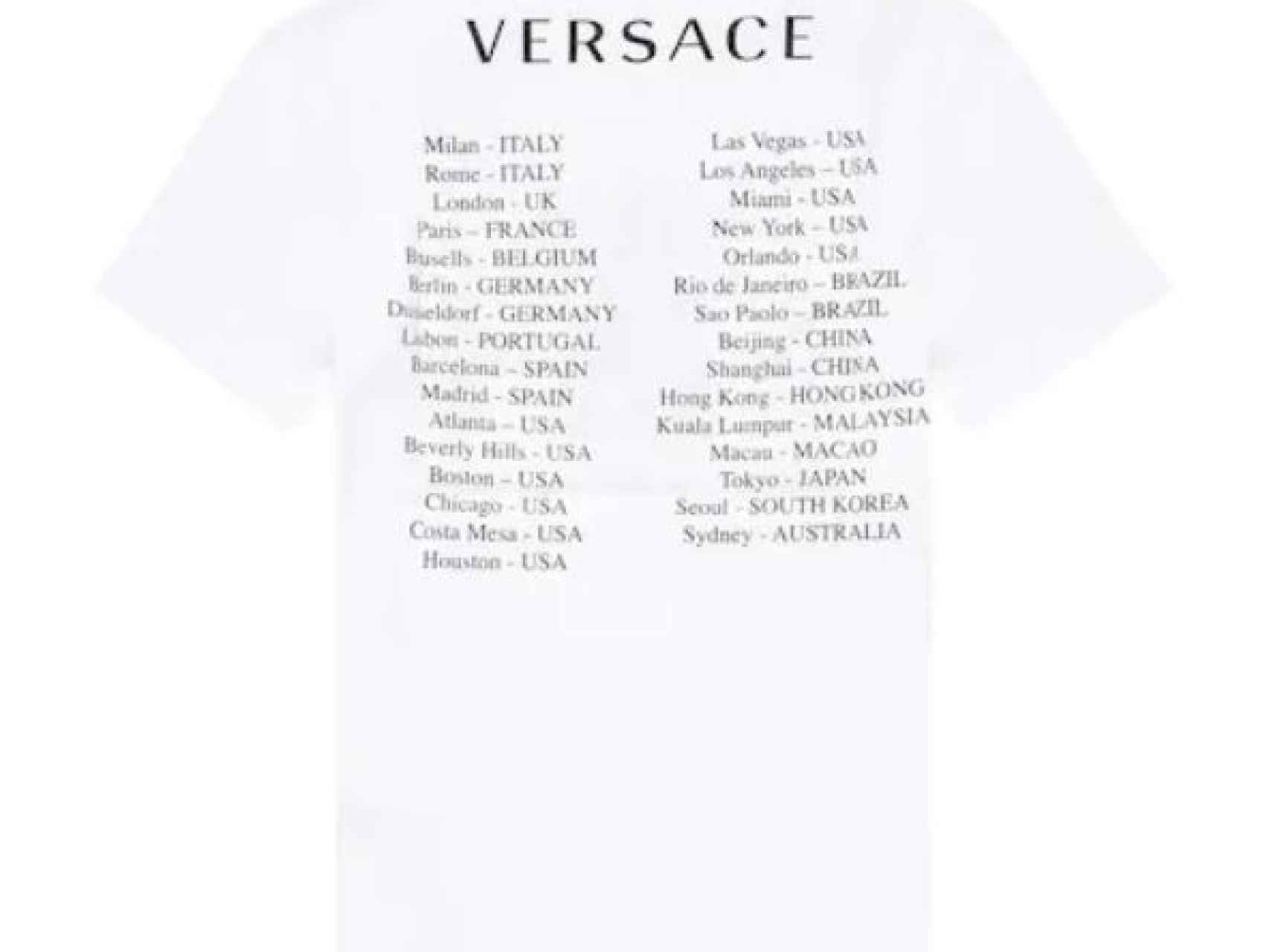 Detalle de la camiseta de Versace.