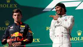 Verstappen y Hamilton en el podio