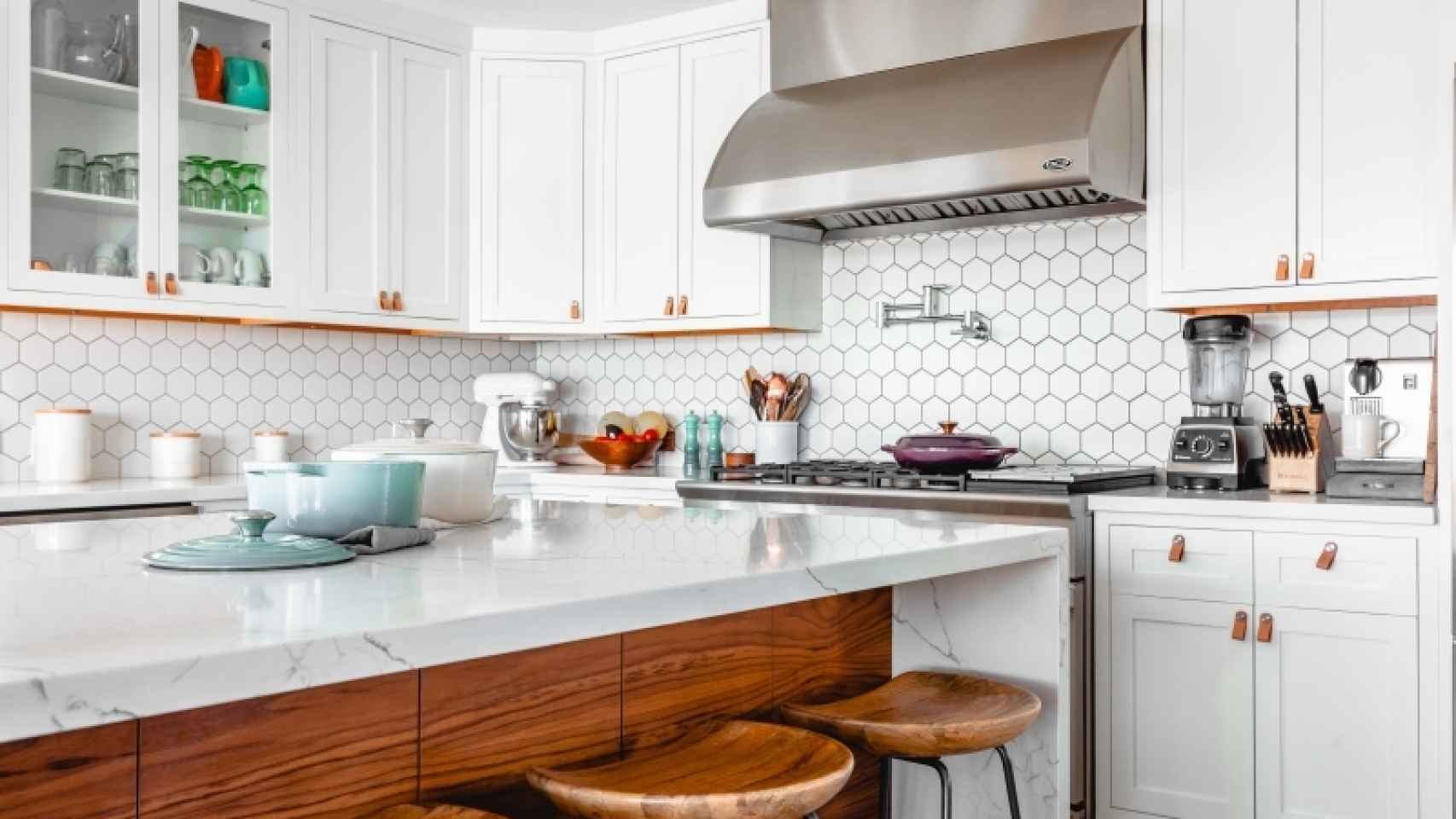 Los mejores trucos para limpiar los azulejos de la cocina y que te duren  limpios más tiempo