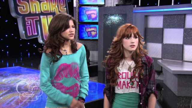 Zendaya (izquierda) y Bella Thorne (derecha) en 'Shake It Up'.