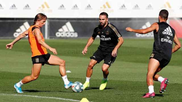 Modric, Carvajal y Lucas Vázquez entrenando.