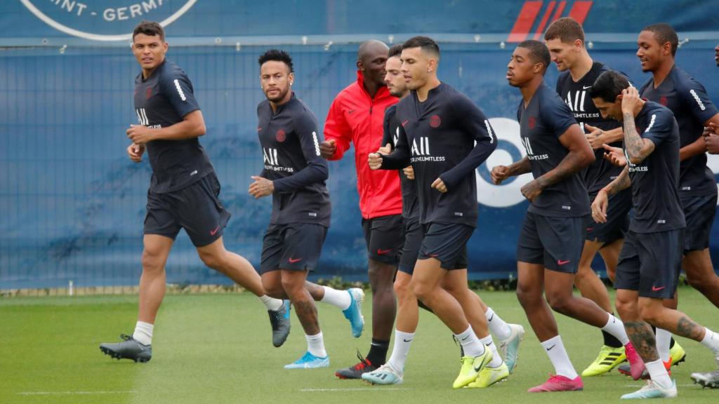 Neymar entrena con el PSG junto a sus compañeros
