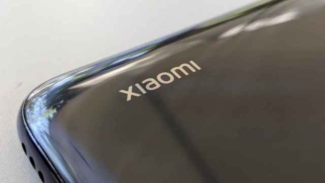 Detalle de un dispositivo Xiaomi, en el que se aprecia el nombre de la firma.