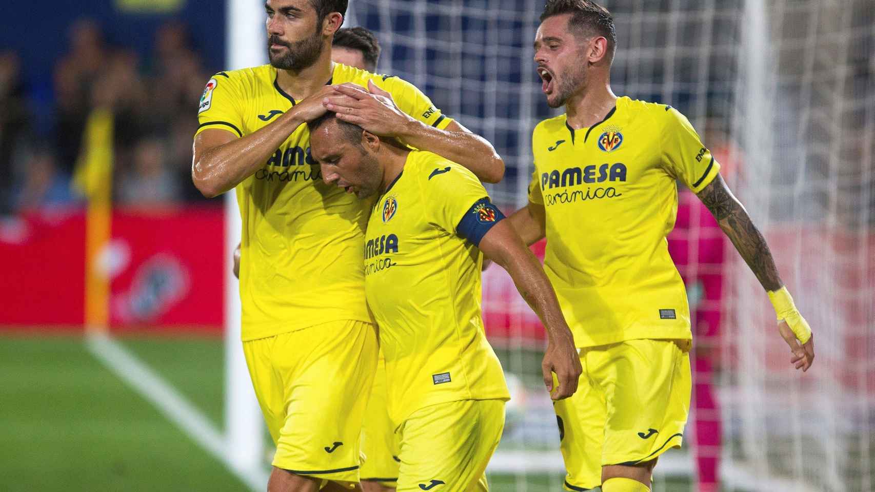 Piña del Villarreal en La Liga ante el Granada