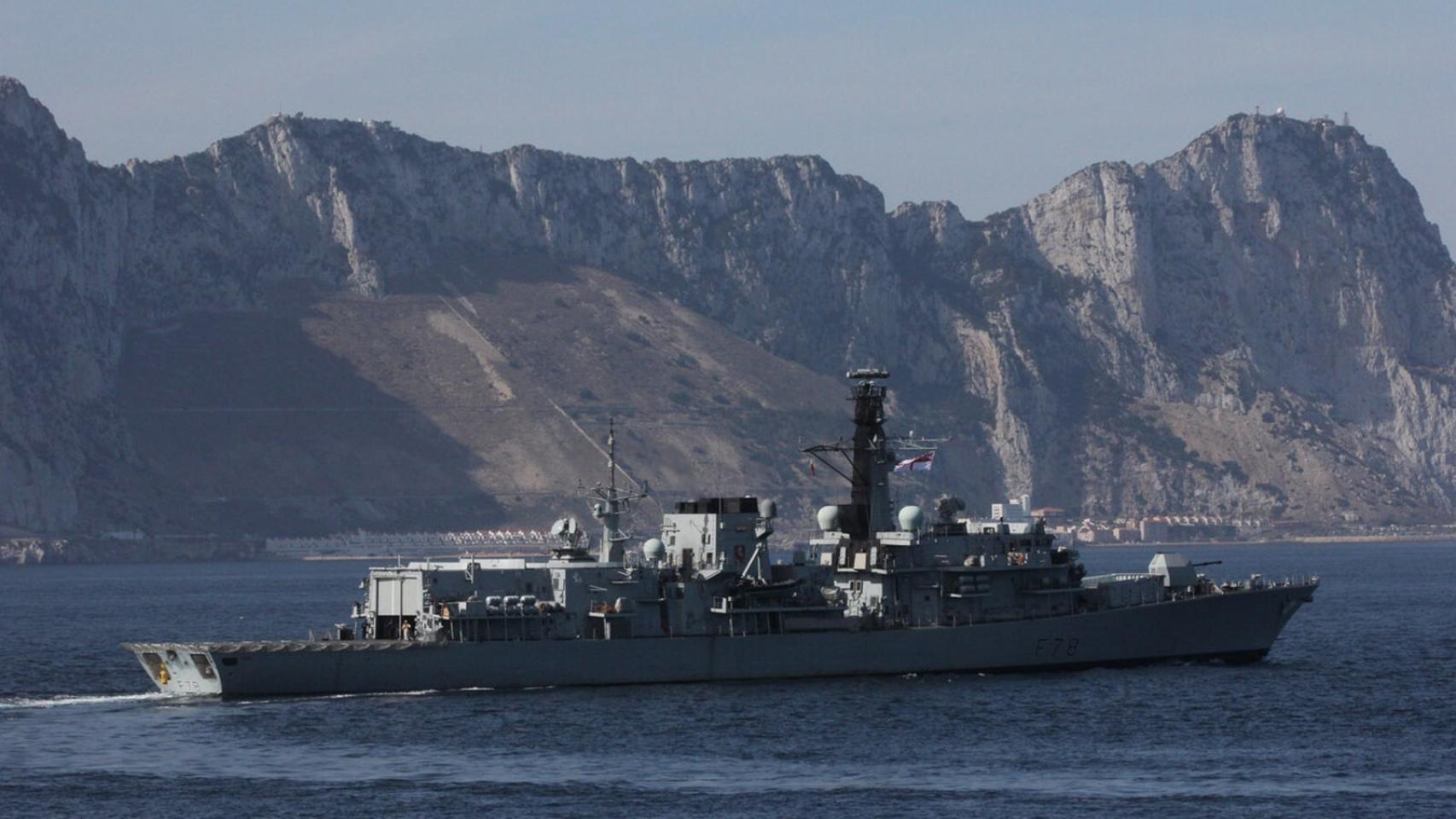 Dos buques de guerra británicos visitan Gibraltar.