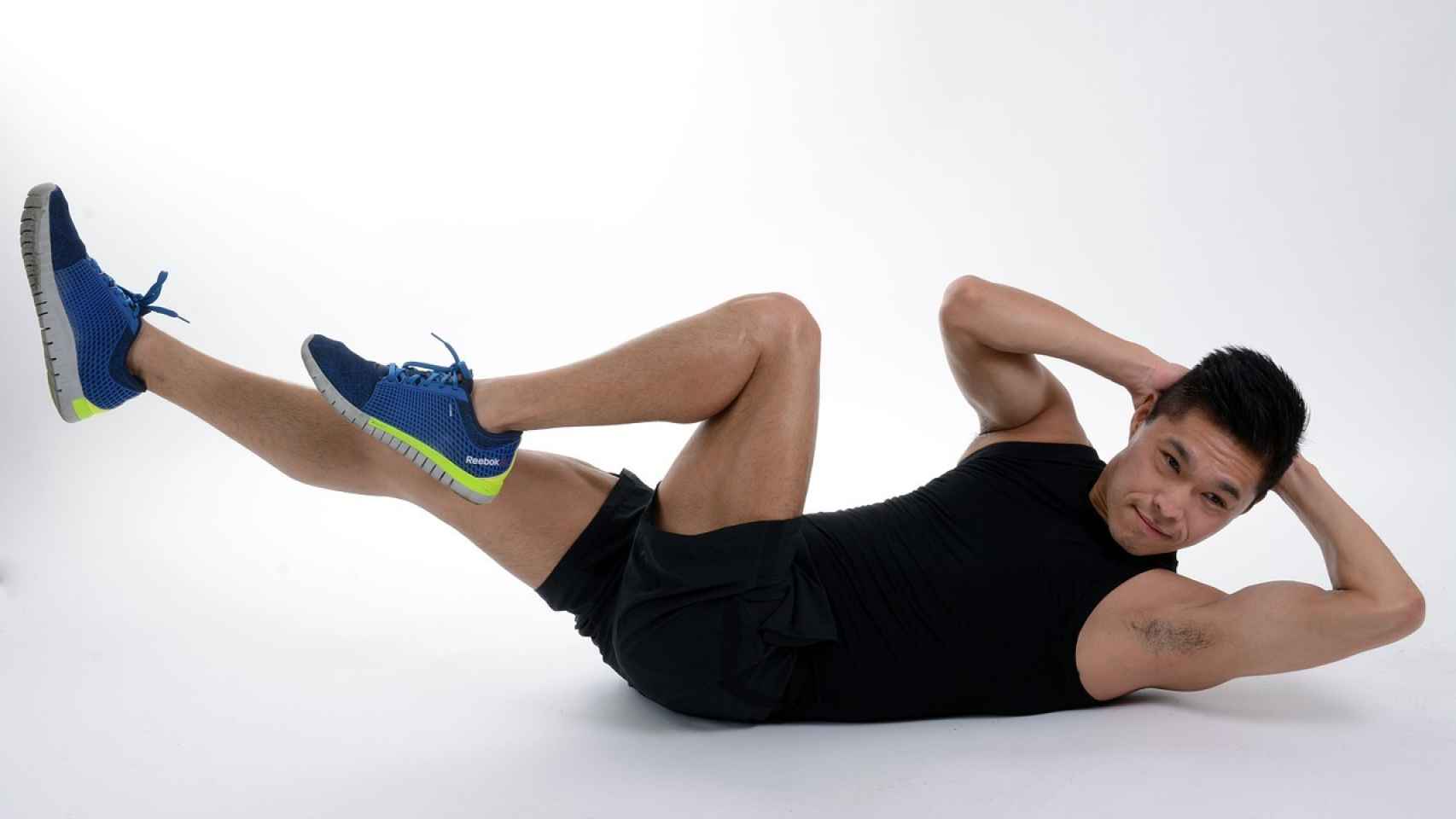Tres ejercicios de abdominales para incluir en tu rutina de entrenamiento