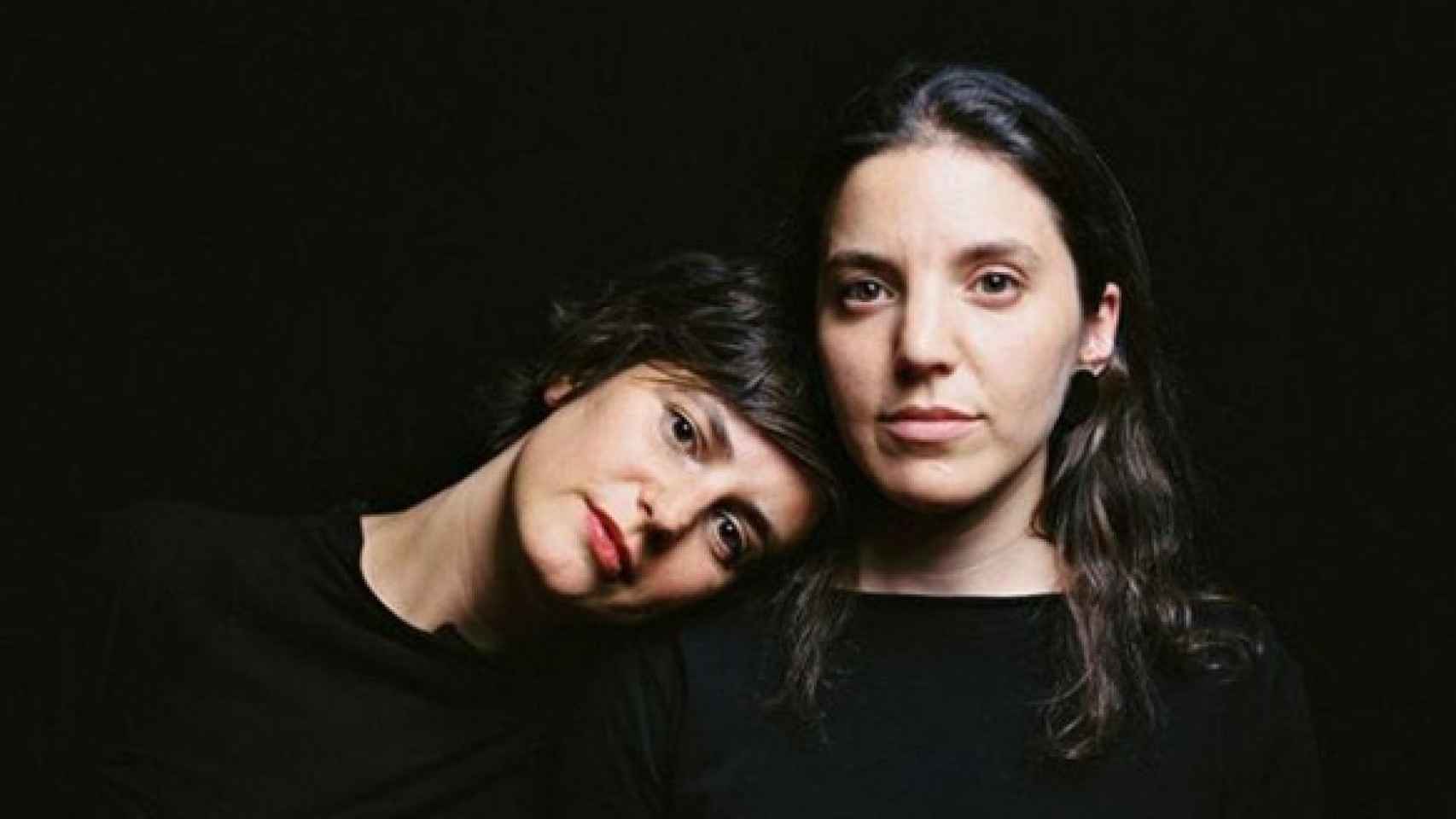 Elena Zapico, a la derecha, con su compañera Raquel Buj, a la izquierda.