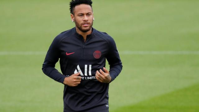 Neymar entrenando con el PSG