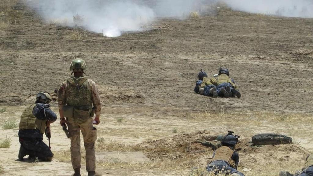 Militares españoles instruyen al personal iraquí.