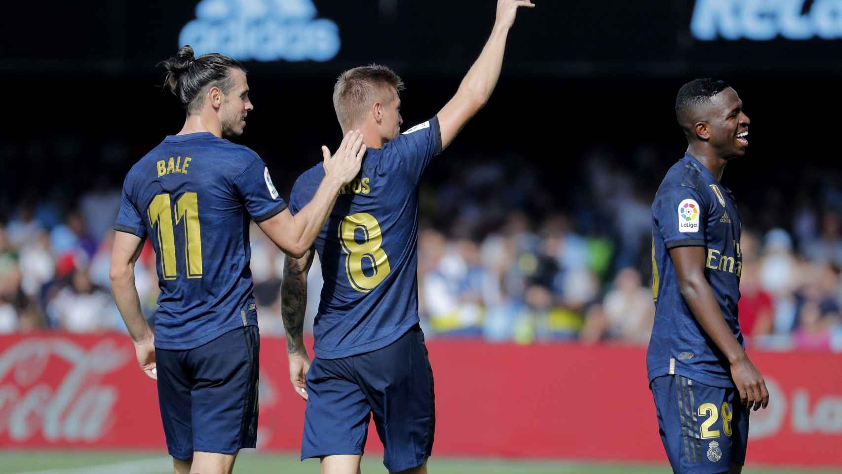 Bale, Kroos y Vinicius celebran