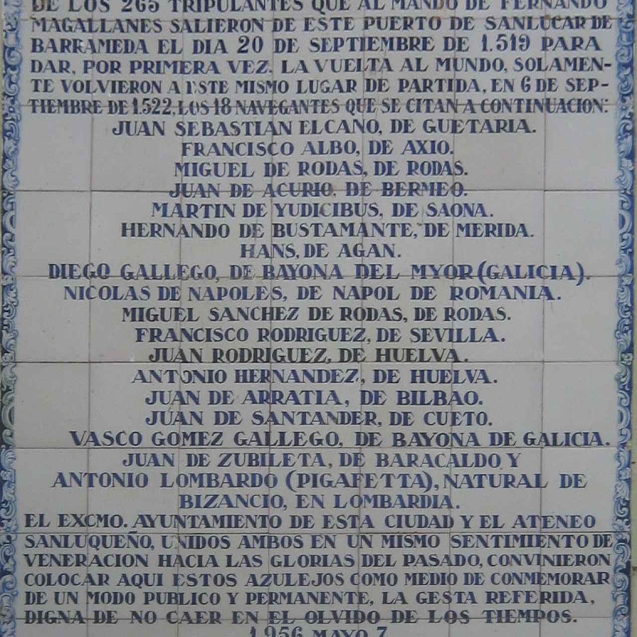 Azulejo conmemorativo de la primera circunnavegación, en Sanlúcar.