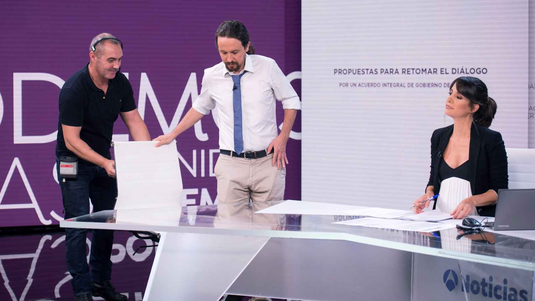 Pablo Iglesias, momentos antes de la entrevista del martes por la noche en Antena 3 Noticias.