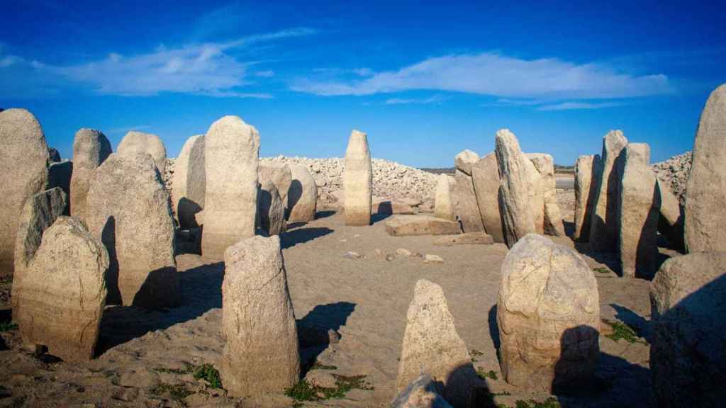 El monumento megalítico de Guadalperal está visible en su totalidad a causa de la sequía.