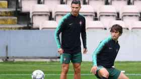 Cristiano y Joao Félix durante un entrenamiento con Portugal.
