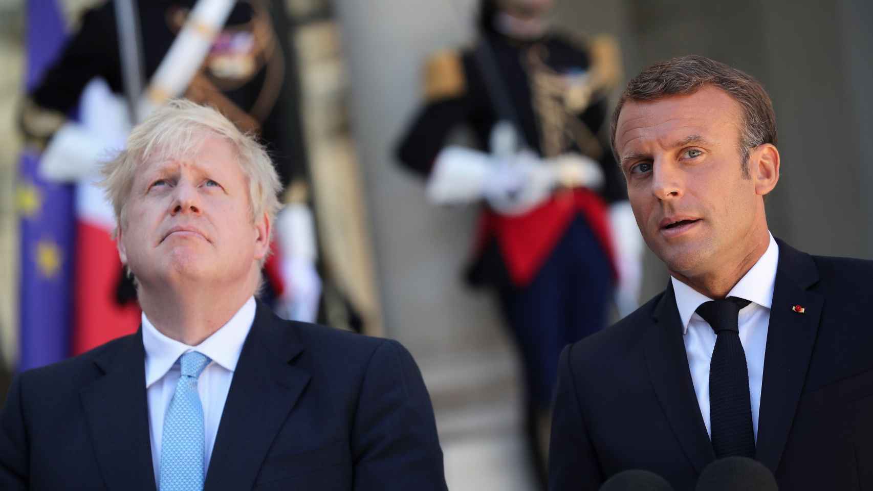 Boris Johnson y Emmanuel Macron en su primer encuentro desde el cambio de 'premier' en Reino Unido.