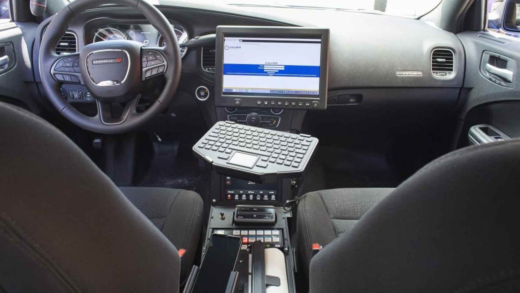 Este coche de policía usará un móvil como ordenador a bordo