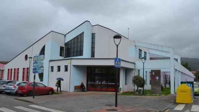 El centro de salud de Corrales de Buelna, donde se ha recetado el medicamento.