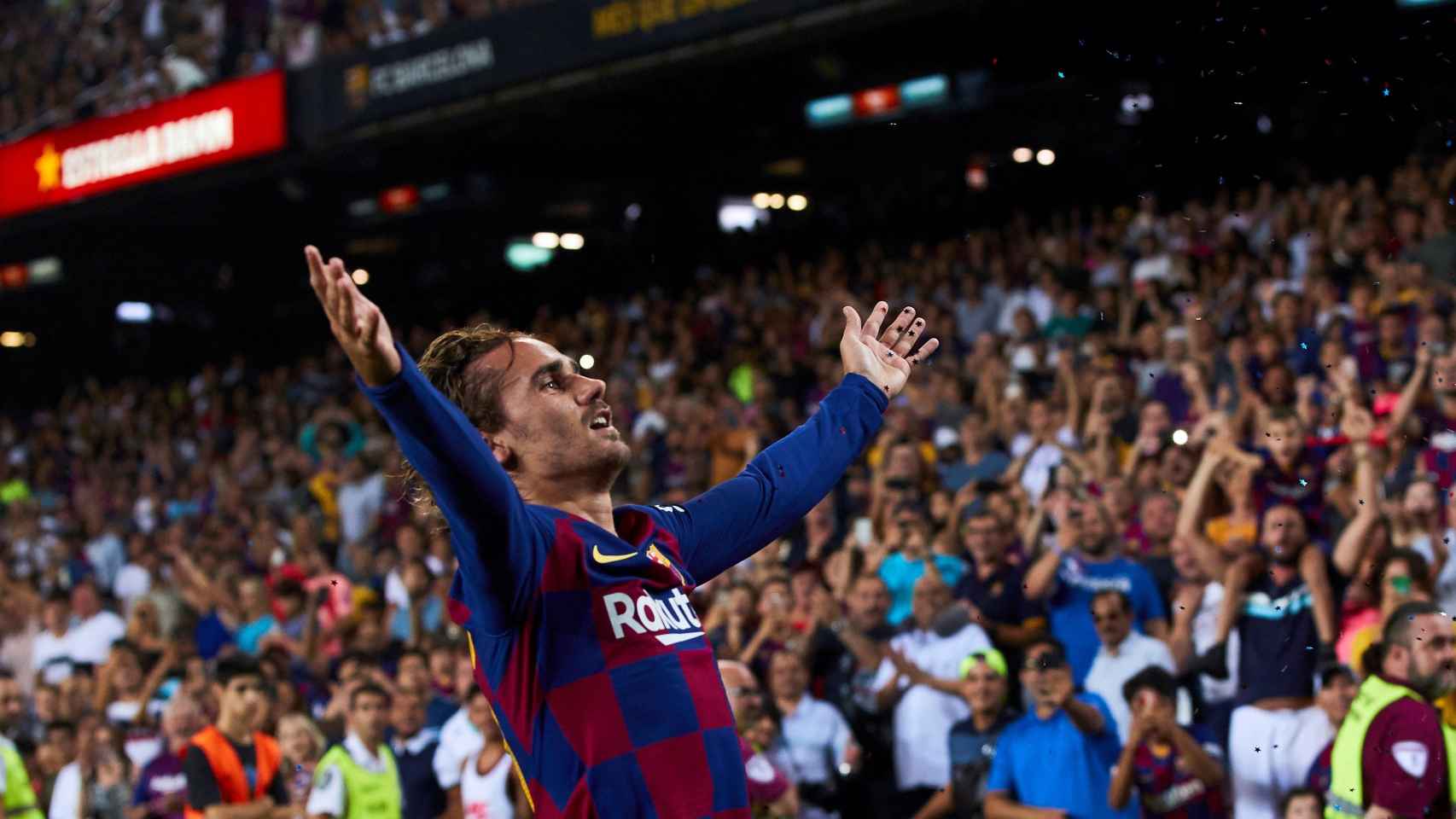 Griezmann celebra su gol con purpurina, en el último partido de Liga del FC Barcelona ante el Betis.