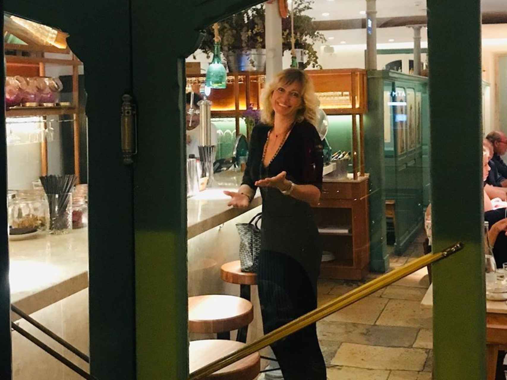 Susanna Griso durante su comida en un restaurante de Lisboa.