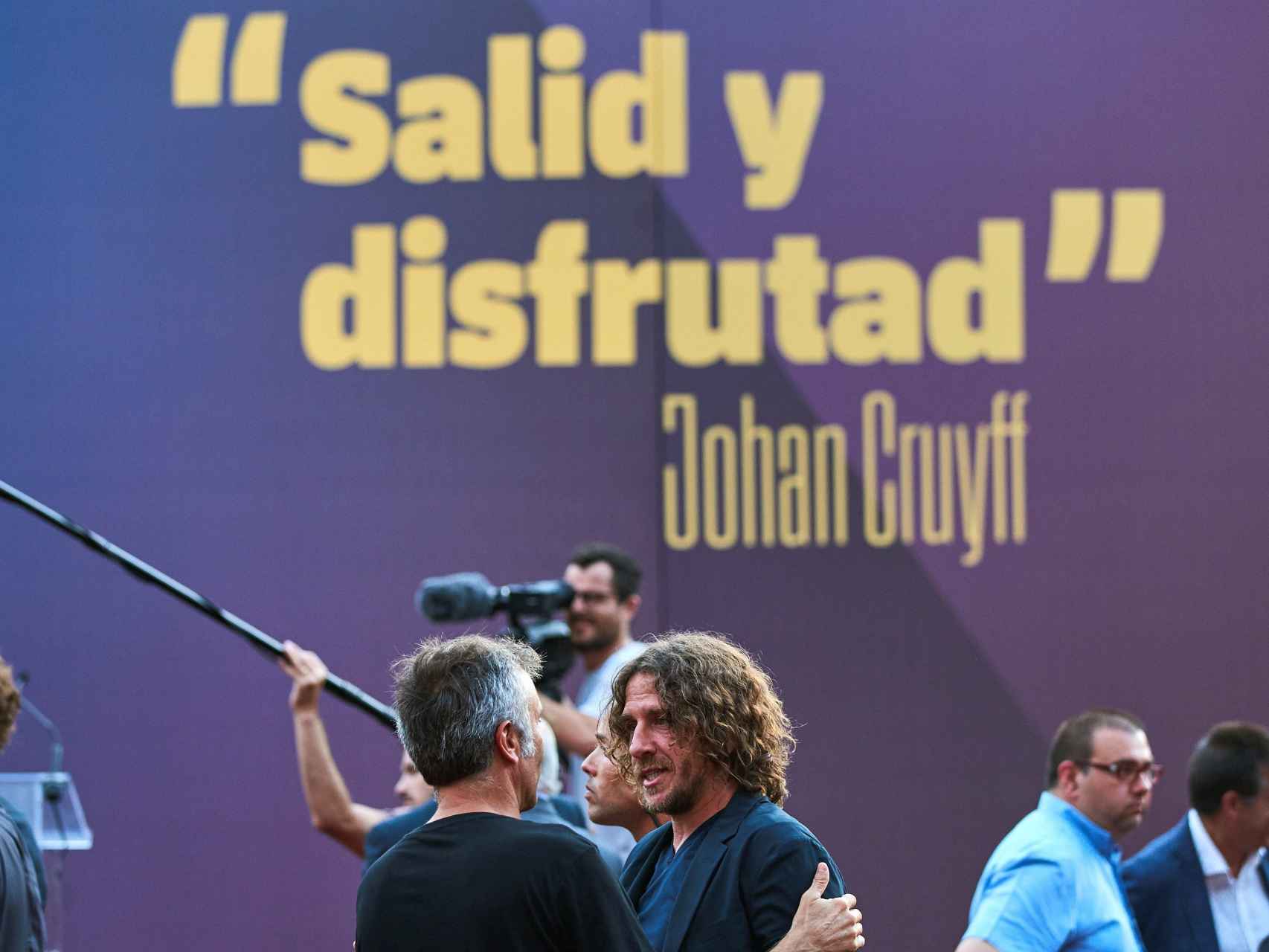 El exjugador del FC Barcelona Carles Puyol acude este lunes a la inauguración de la estatua de Johan Cruyff
