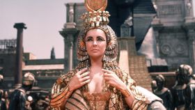 Elizabeth Taylor se maquilló como la famosa emperatriz durante la película 'Cleopatra'.
