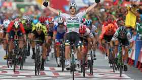 Sam Bennett gana la segunda etapa de La Vuelta a España 2019