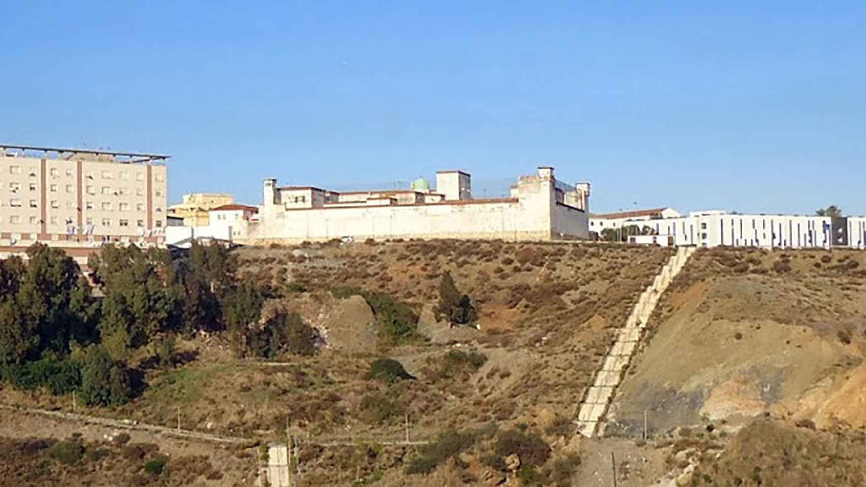 Vista panorámica de la antigua prisión de Los Rosales en Ceuta.