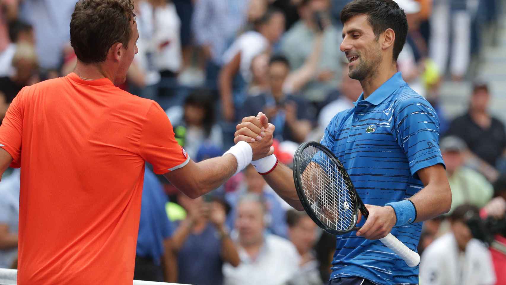 Roberto Carballés y Novak Djokovic en la primera ronda del US Open 2019.