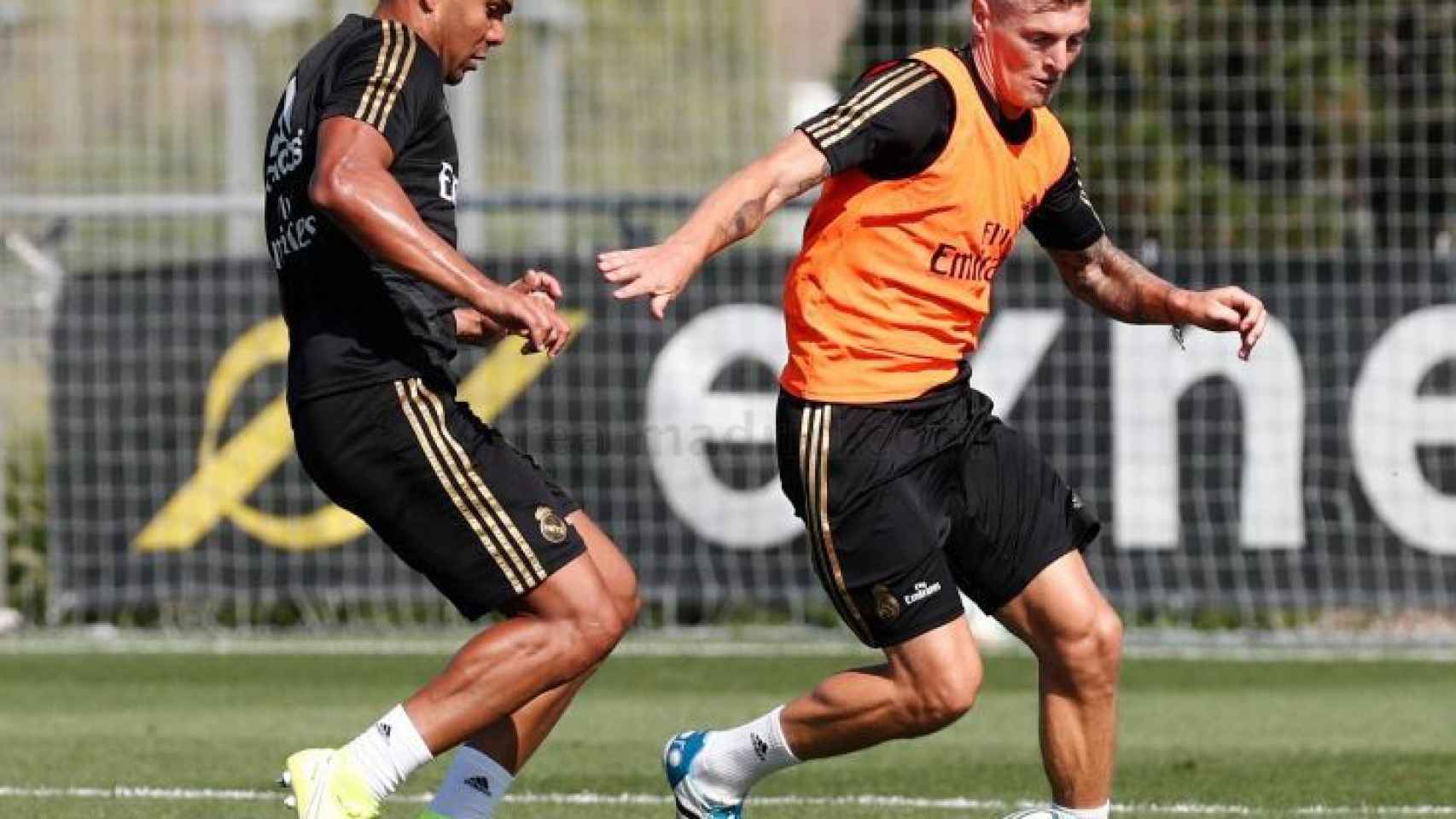 Kroos y Casemiro se entrenan con el Real Madrid.