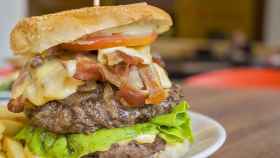 Si quieres bajar el colesterol deberás de dejar las hamburguesas a un lado