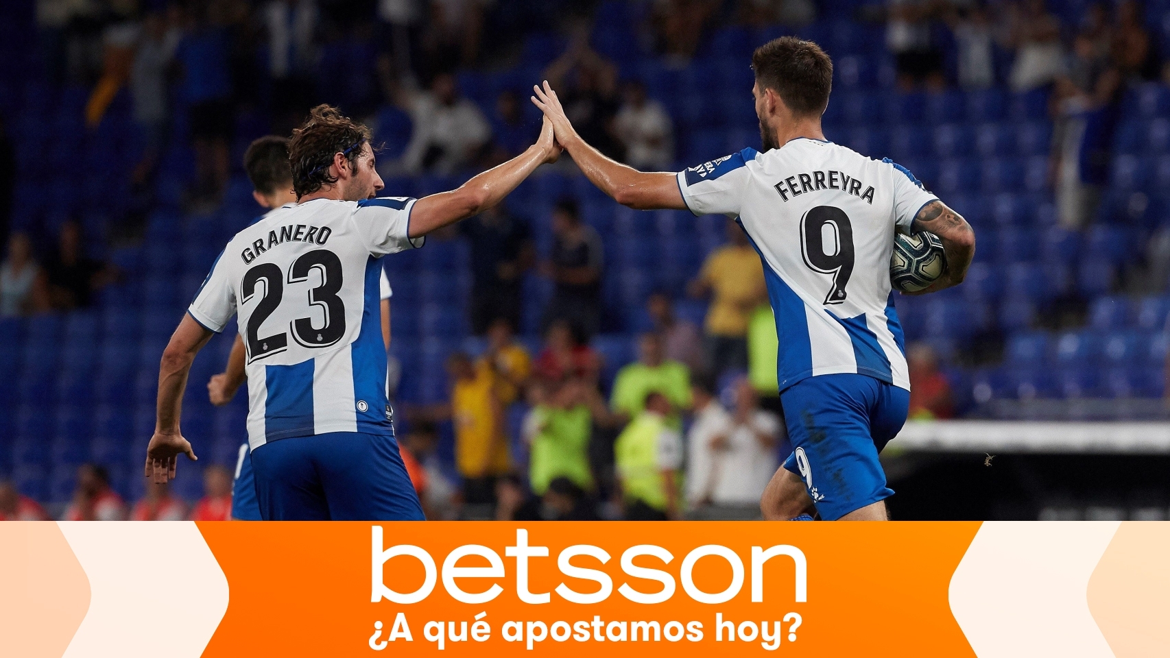 Granero y Ferreyra celebran un gol del Espanyol