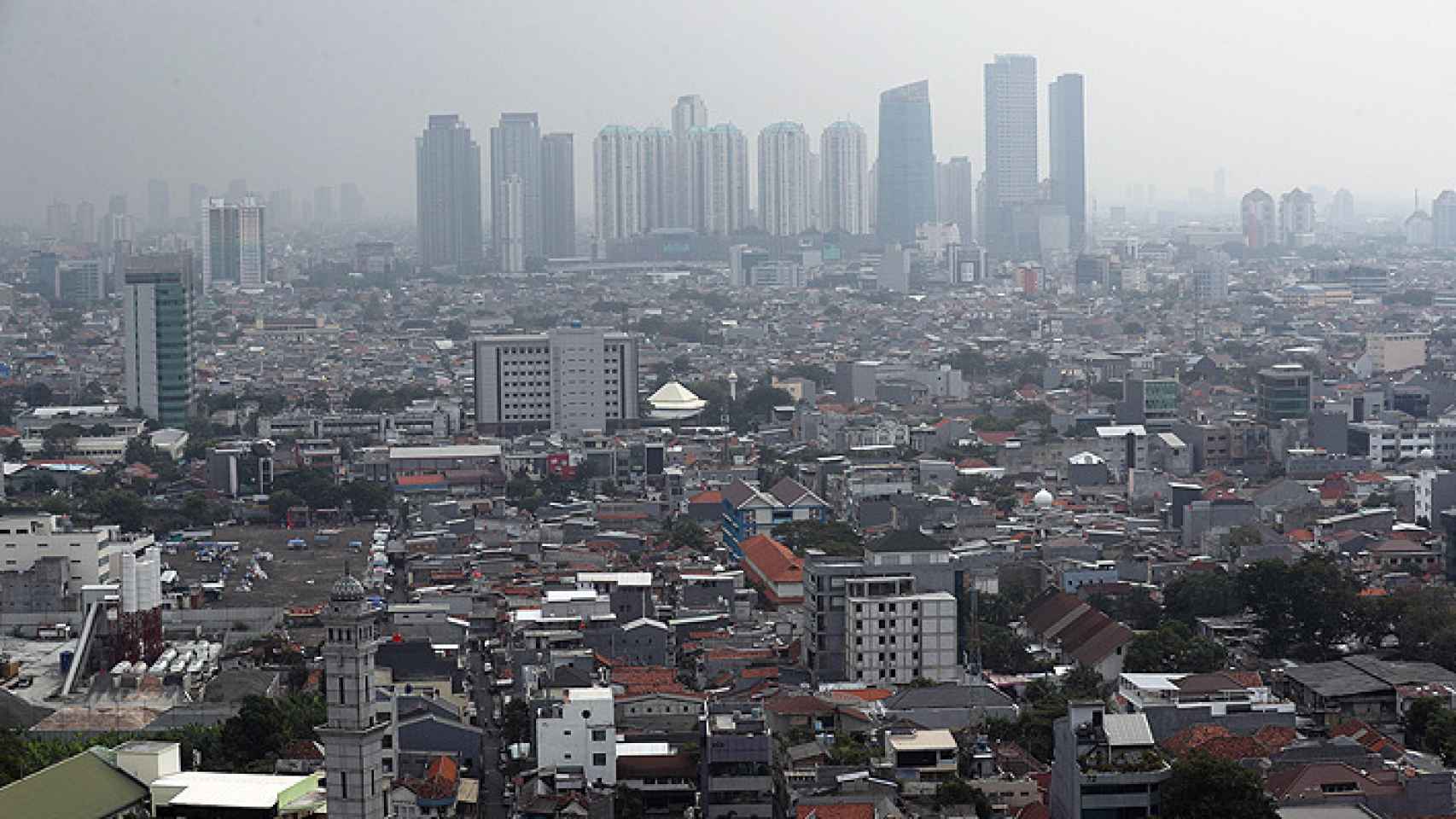 El presidente Widodo ha sido demandado por grupos ecologistas debido a la alta contaminación de Yakarta.