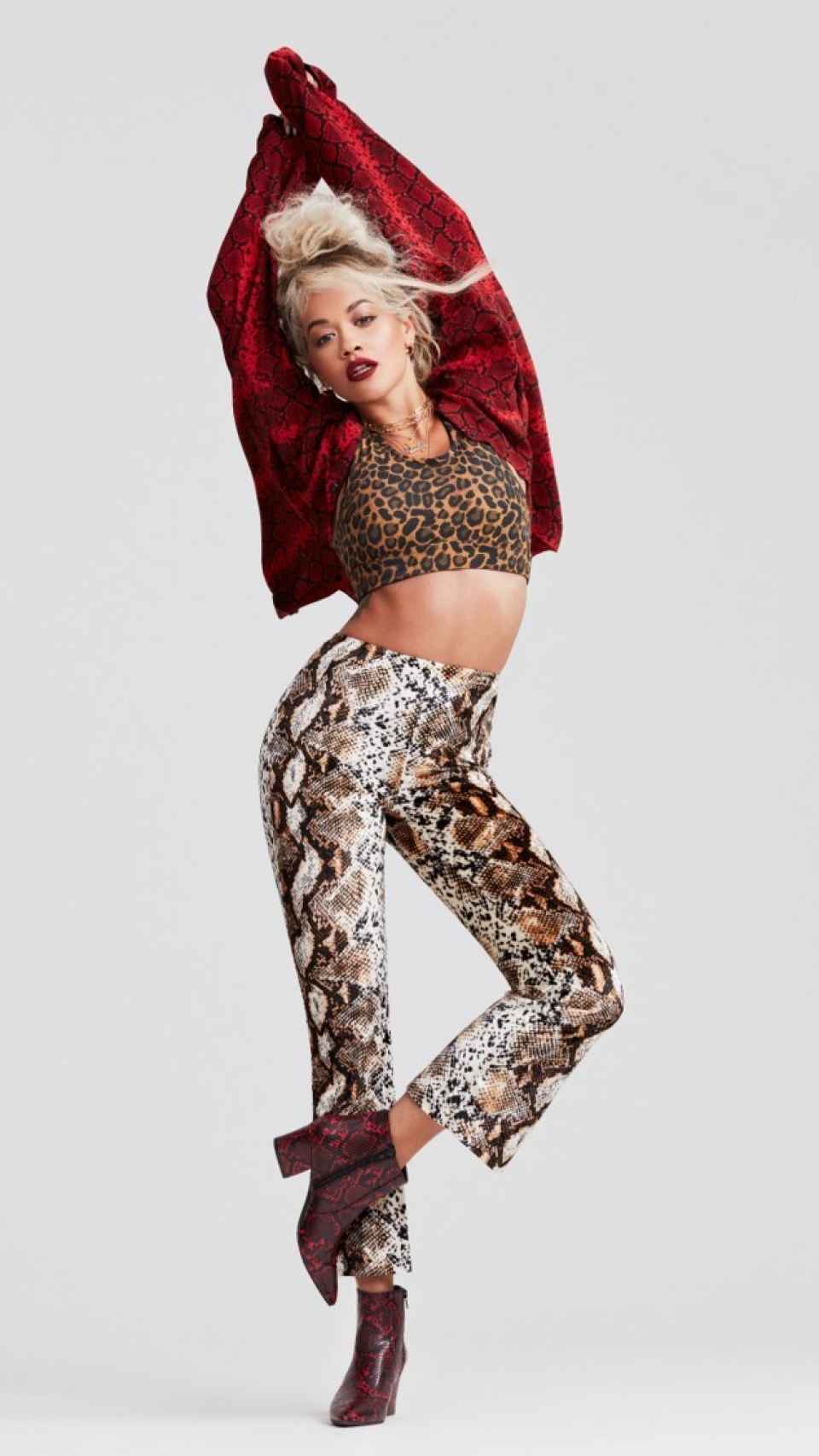 Rita Ora en las imágenes promocionales de la firma.