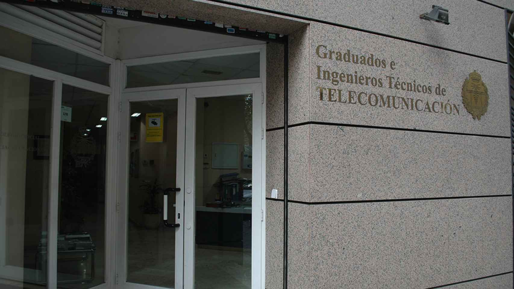 Fachada del Colegio de Ingenieros Técnicos de Telecomunicaciones.