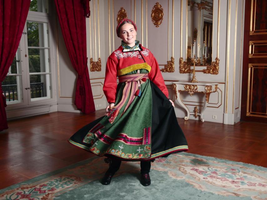 La princesa Ingrid de Noruega luciendo su 'bunad'.