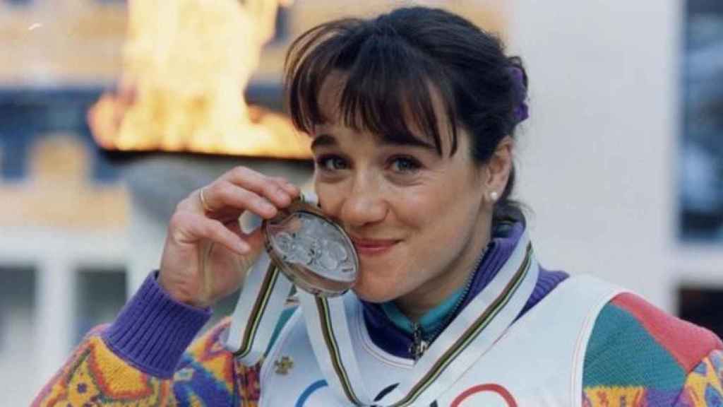 Blanca Fernández Ochoa posa con su medalla, en 1992.