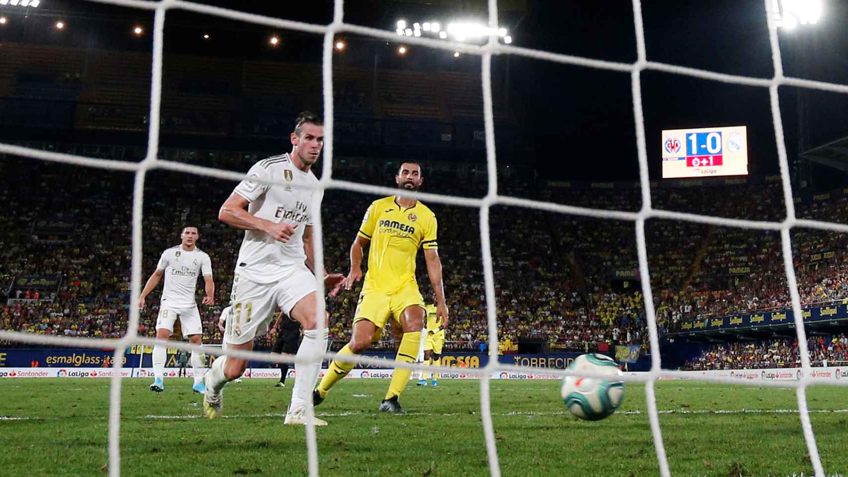 Bale, en el momento en el que bate a Andrés Fernández en el Villarreal - Real Madrid