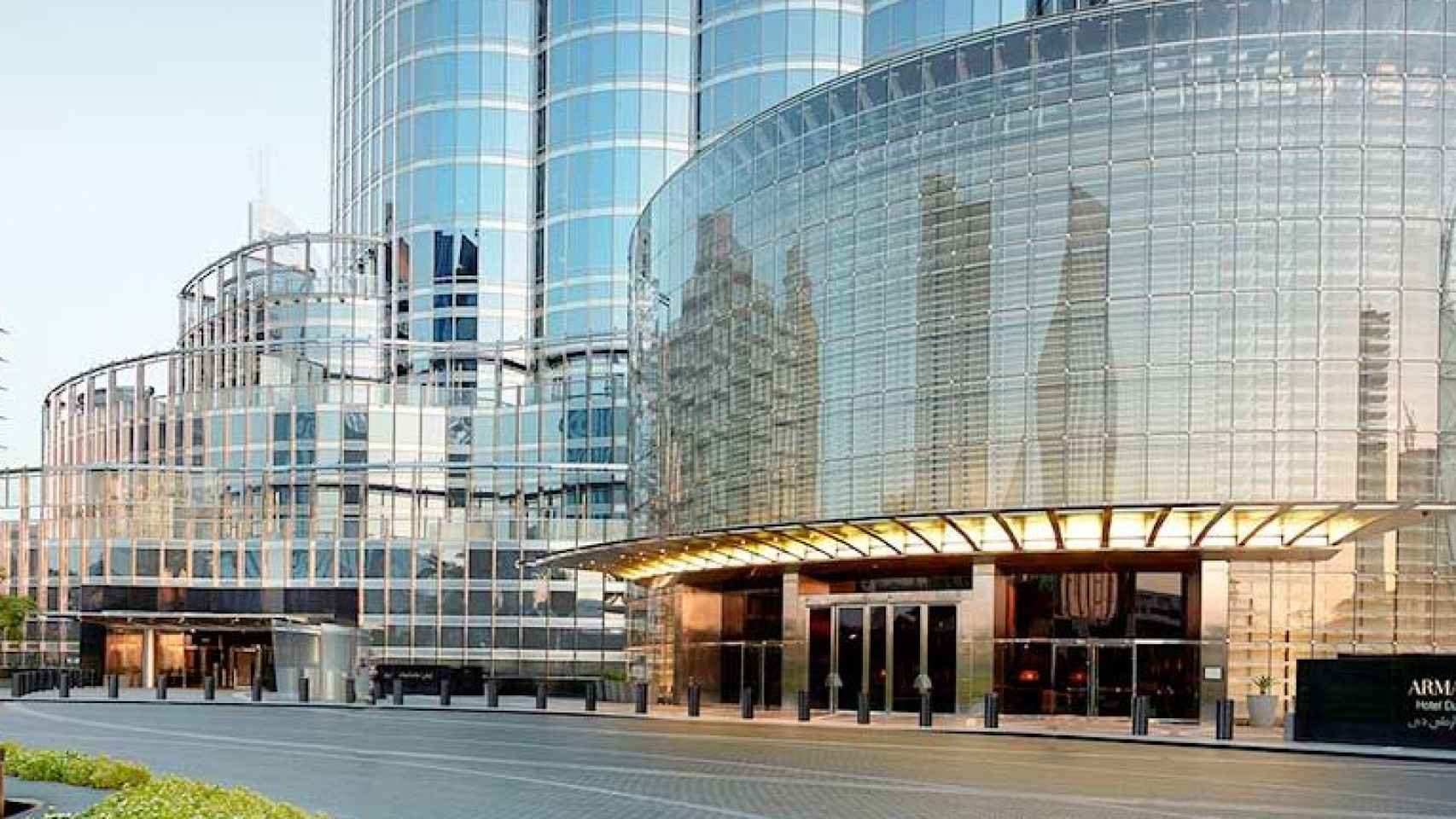 lujoso exterior del Armani Hotel de Dubai