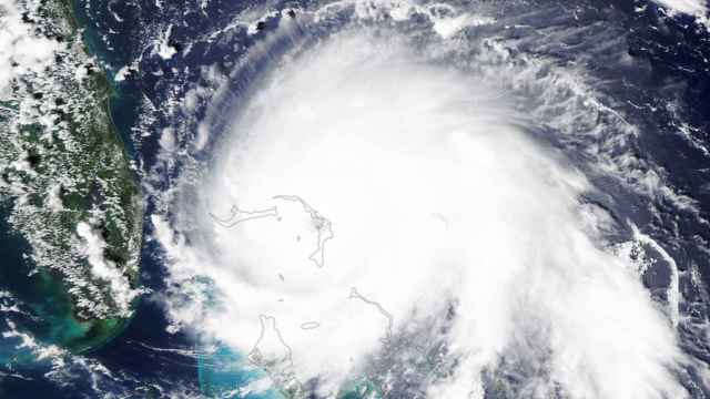 Vista espacial del huracán 'Dorian' llegando a las Bahamas.