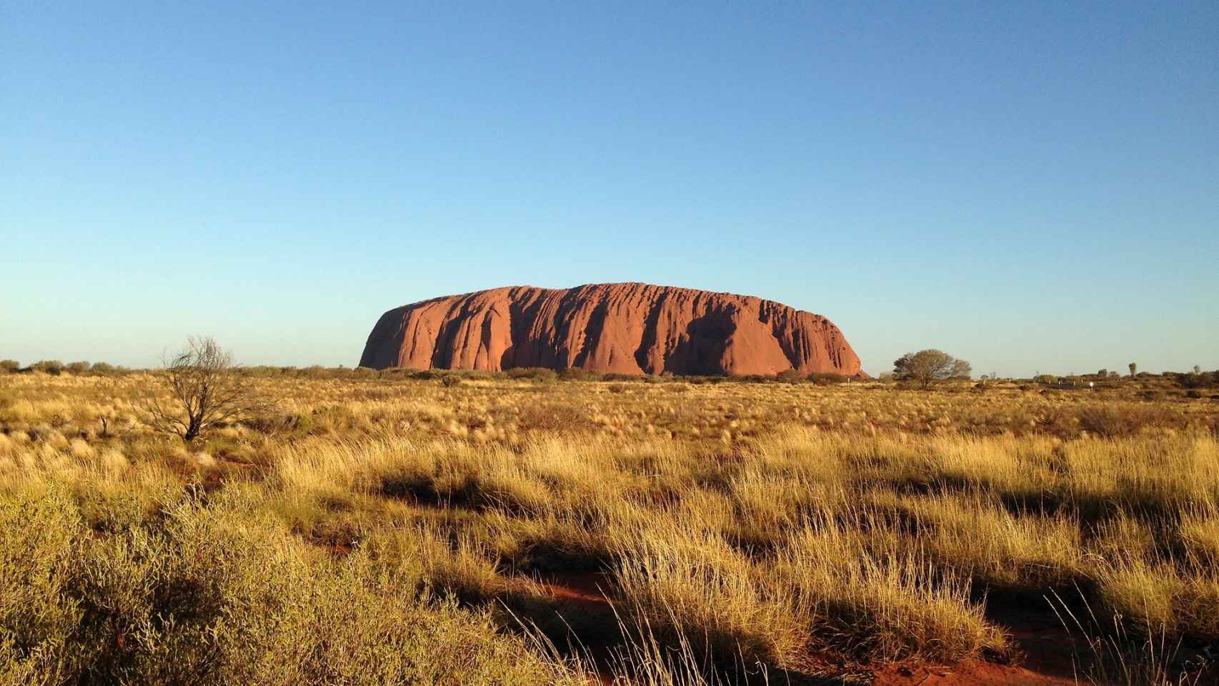 El Uluru, símbolo de Australia y de la cultura aborigen.