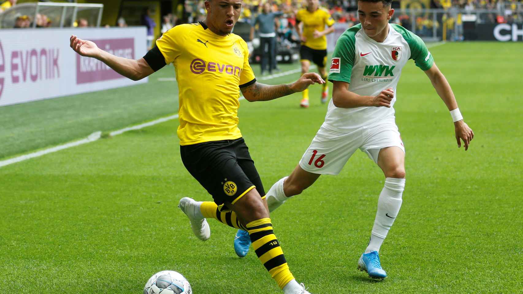 Jadon Sancho, durante un partido con el Dortmund