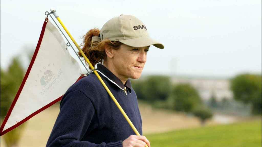 Blanca Fernández Ochoa, jugando al golf.
