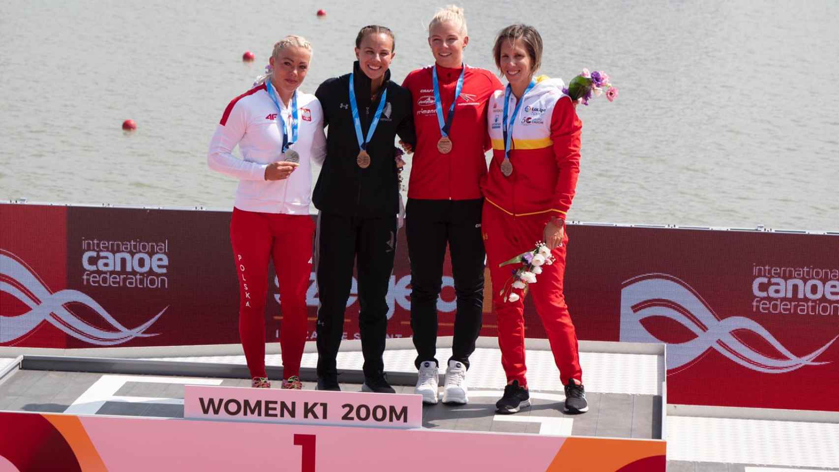 Teresa Portela, tras ganar la medalla de bronce en  Szeged, Hungría