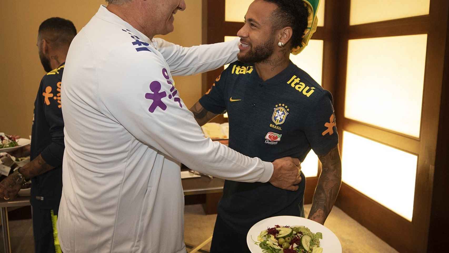 Tite y Neymar en la concentración de Brasil. Foto: Instagram (@CBF_Futebol)
