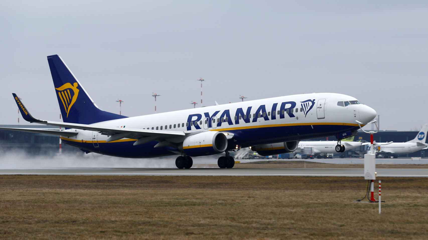 Avión de Ryanair despegando e una imagen de archivo.