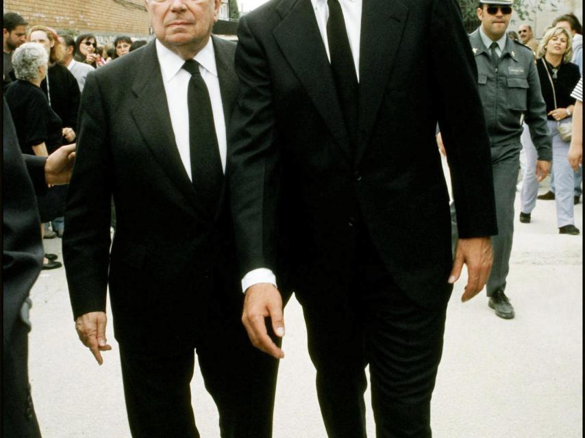 Cayetano y Luis María Anson en el funeral de Jesús Aguirre.