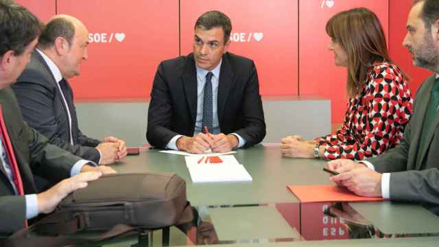 Pedro Sánchez, en su reunión con Andoni Ortuzar y Aitor Esteban (PNV).