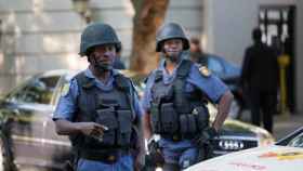 Policías sudafricanos.