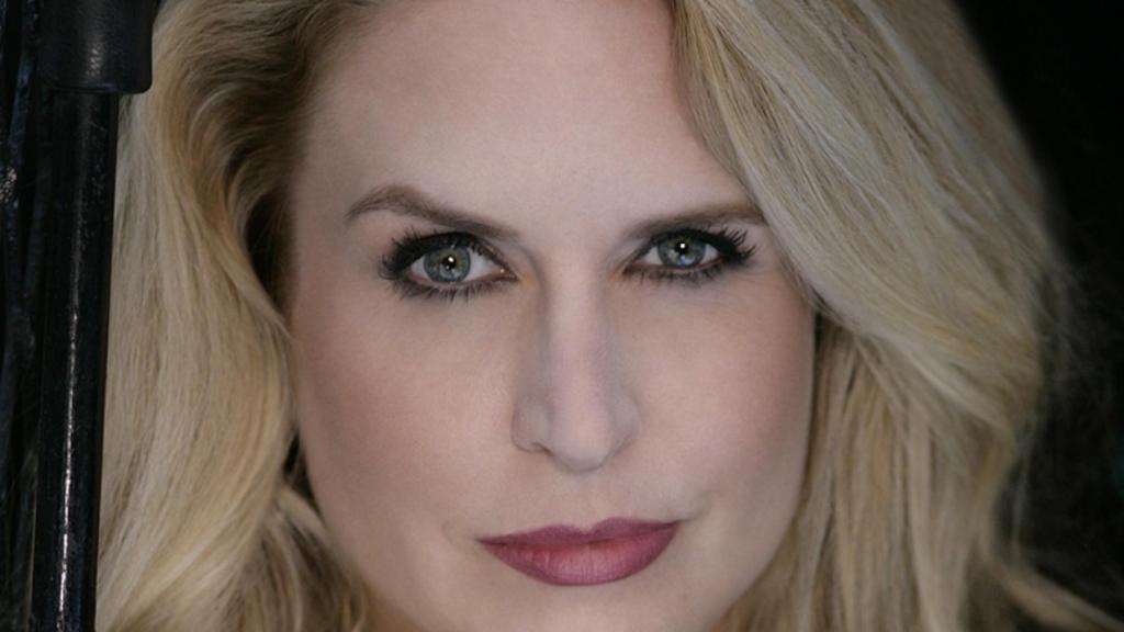 Esta es Angela Turner Wilson.